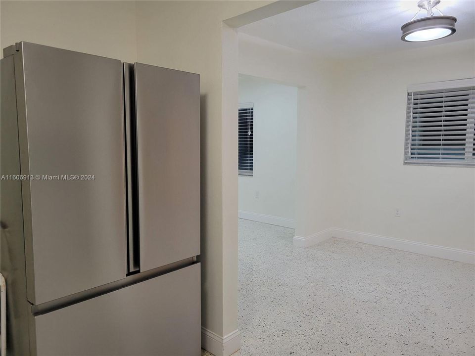 For Rent: $3,000 (2 beds, 1 baths, 1650 Square Feet)