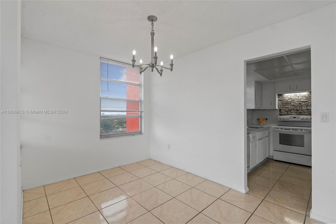 For Rent: $2,350 (2 beds, 2 baths, 1140 Square Feet)