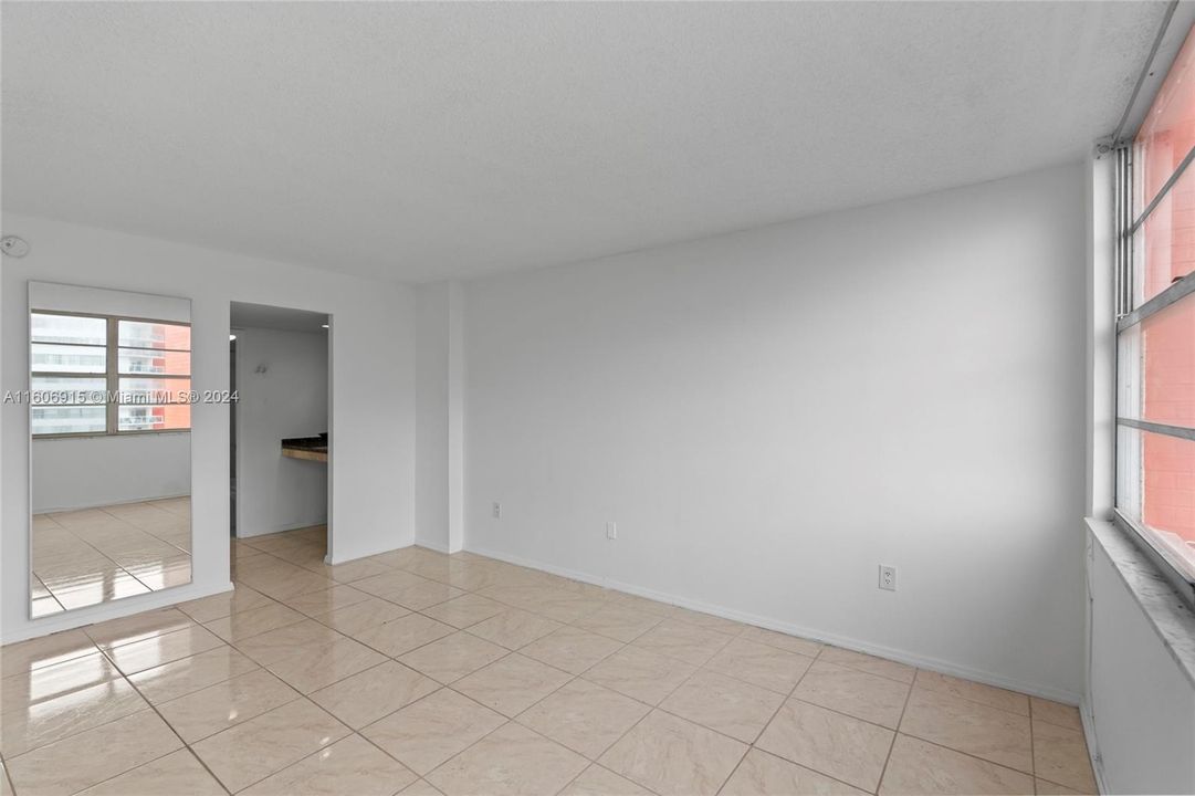 For Rent: $2,350 (2 beds, 2 baths, 1140 Square Feet)