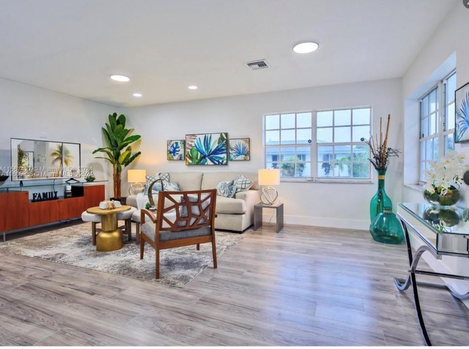 Active With Contract: $485,000 (3 beds, 2 baths, 1280 Square Feet)