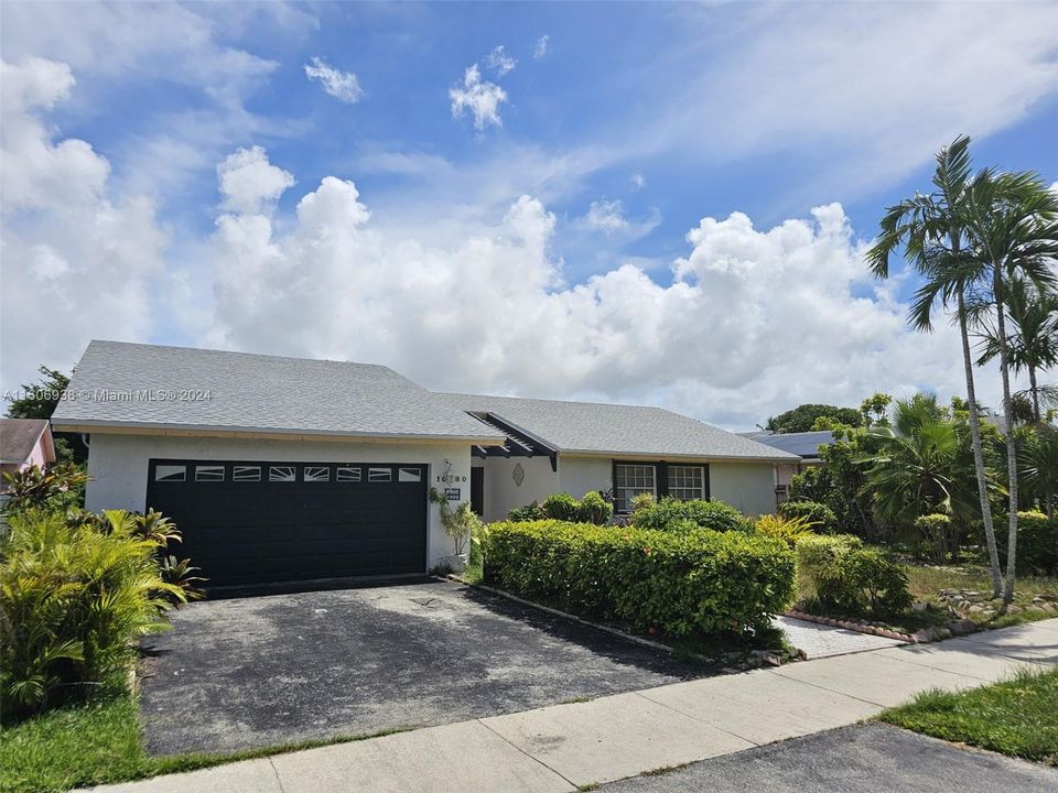 For Sale: $649,000 (4 beds, 2 baths, 1819 Square Feet)