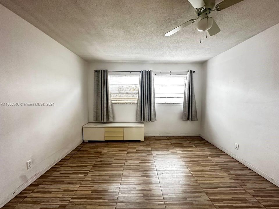 For Rent: $1,750 (1 beds, 1 baths, 660 Square Feet)