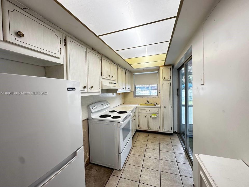 For Rent: $1,750 (1 beds, 1 baths, 660 Square Feet)