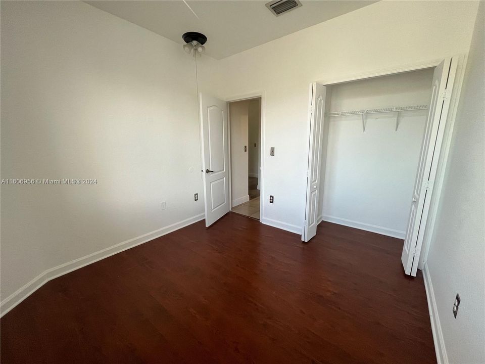 For Sale: $315,000 (2 beds, 2 baths, 967 Square Feet)