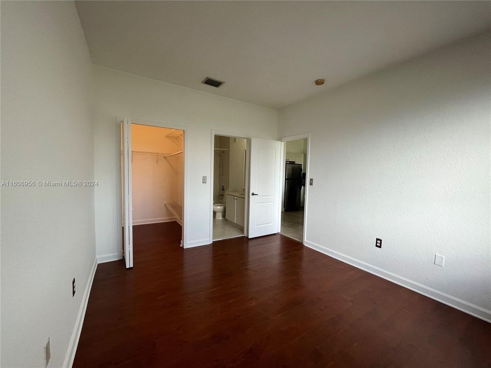 For Sale: $315,000 (2 beds, 2 baths, 967 Square Feet)