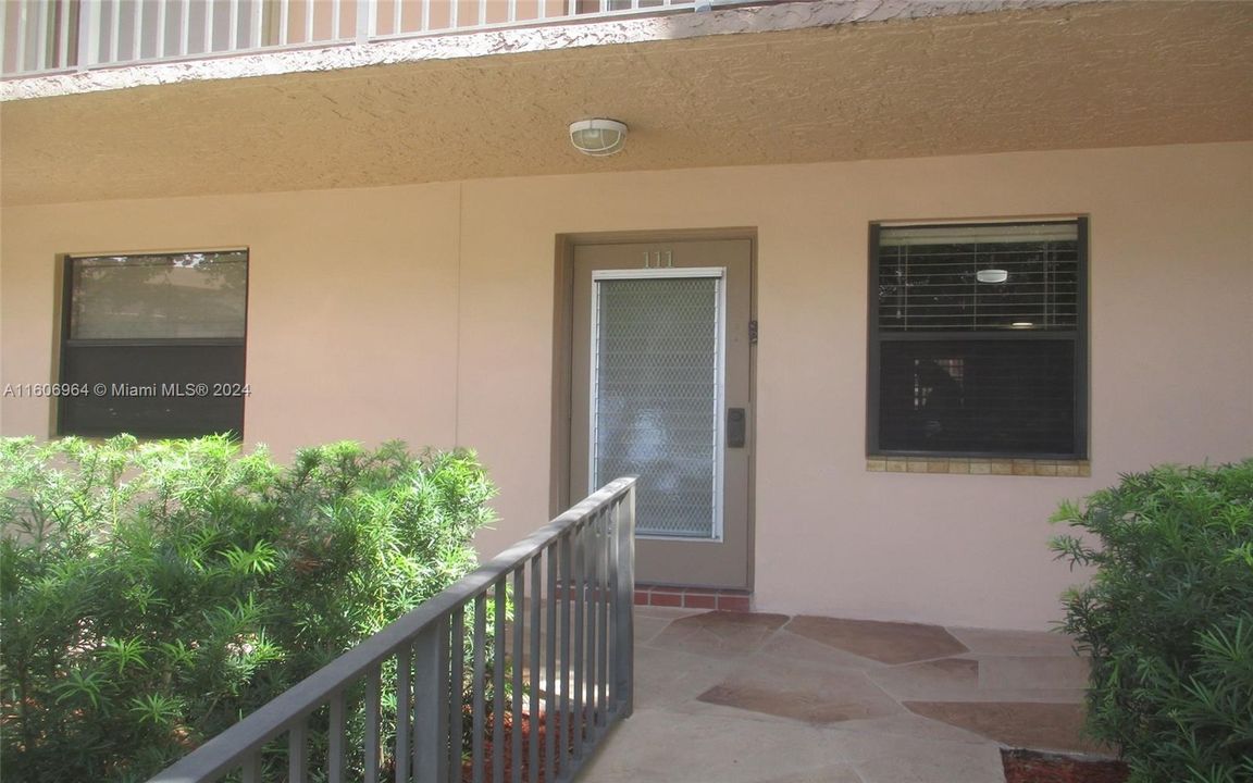 For Sale: $180,000 (2 beds, 2 baths, 850 Square Feet)