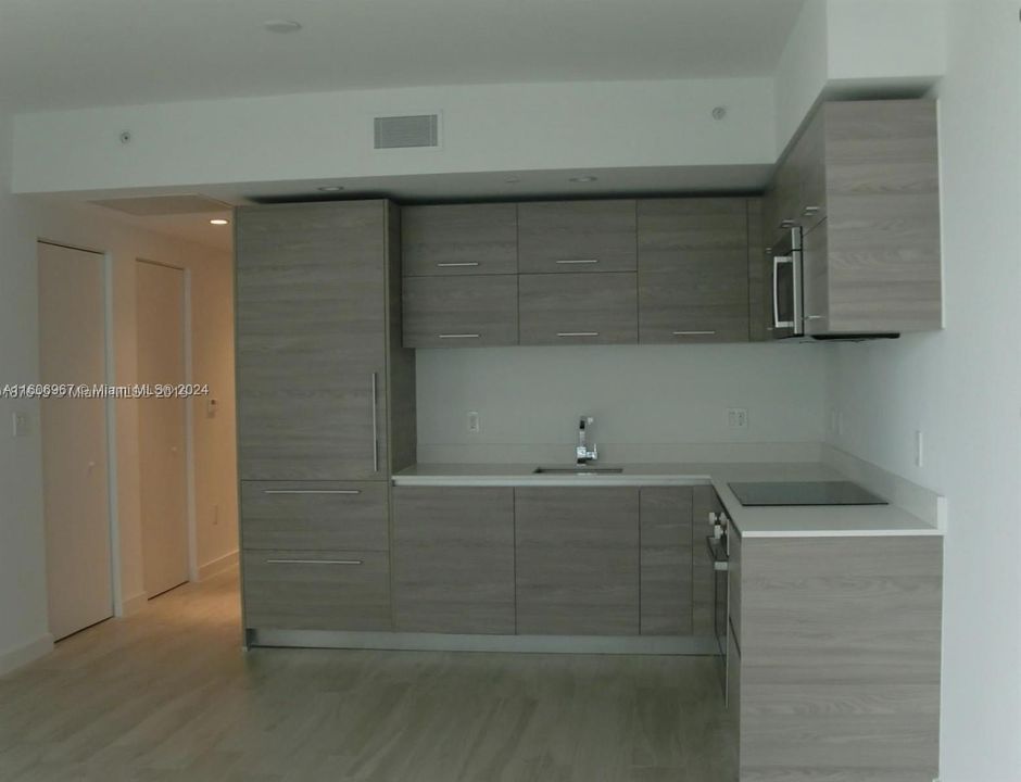 For Rent: $3,550 (1 beds, 1 baths, 649 Square Feet)