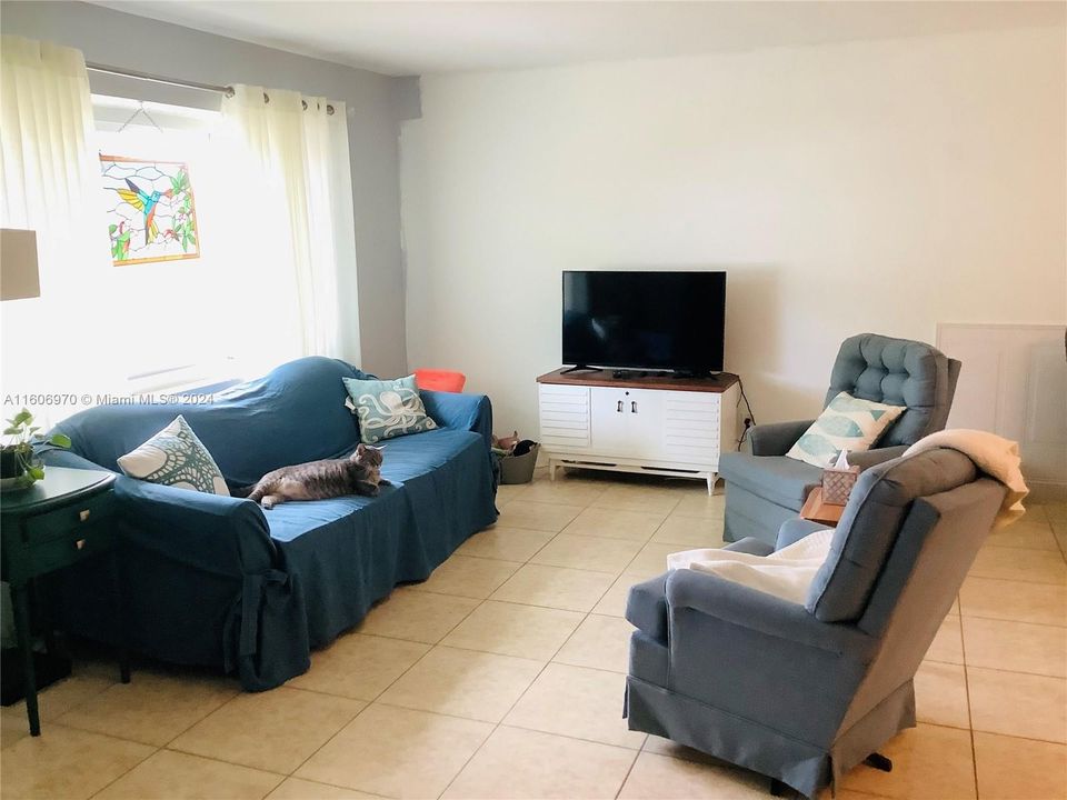 Activo con contrato: $329,000 (2 camas, 1 baños, 870 Pies cuadrados)