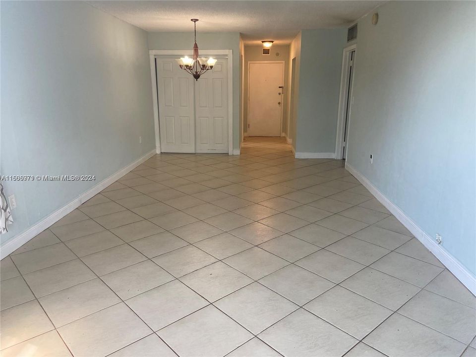 For Sale: $199,900 (1 beds, 1 baths, 900 Square Feet)