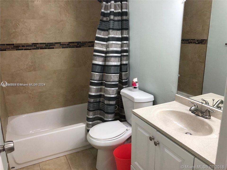 For Sale: $199,900 (1 beds, 1 baths, 900 Square Feet)