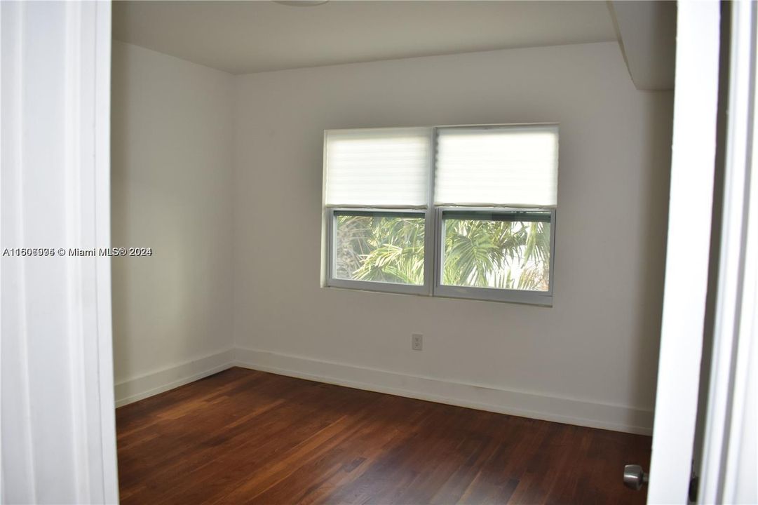 Active With Contract: $2,300 (2 beds, 1 baths, 850 Square Feet)