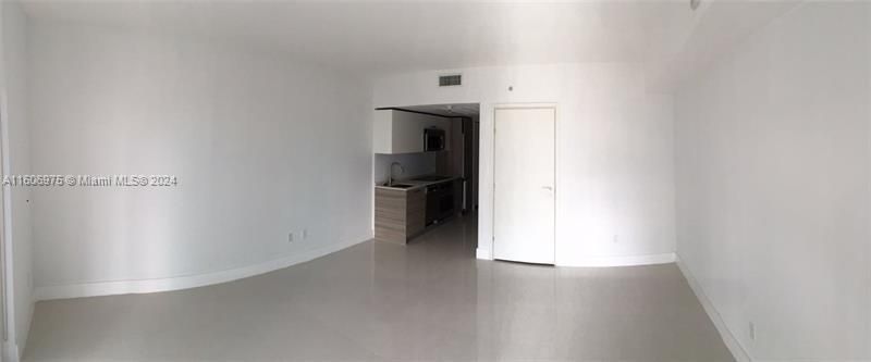 Active With Contract: $2,850 (0 beds, 1 baths, 420 Square Feet)