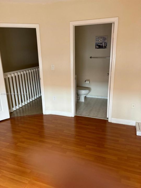 Active With Contract: $2,700 (2 beds, 2 baths, 1060 Square Feet)