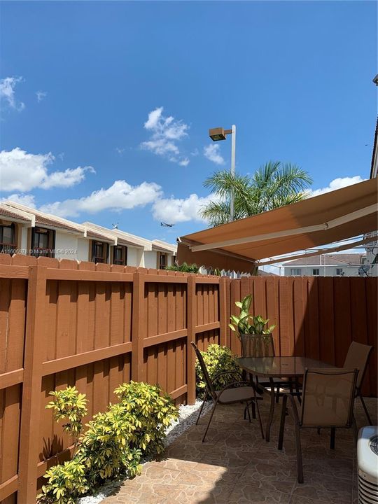 Active With Contract: $2,700 (2 beds, 2 baths, 1060 Square Feet)