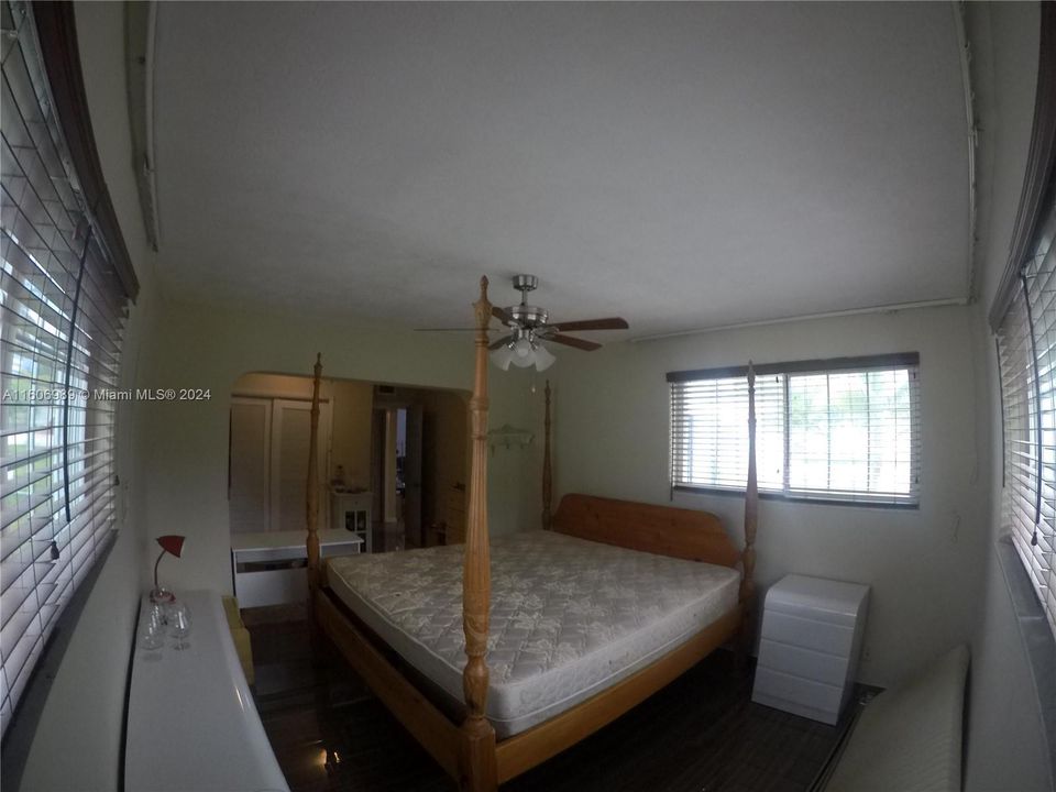 For Rent: $2,500 (2 beds, 1 baths, 866 Square Feet)