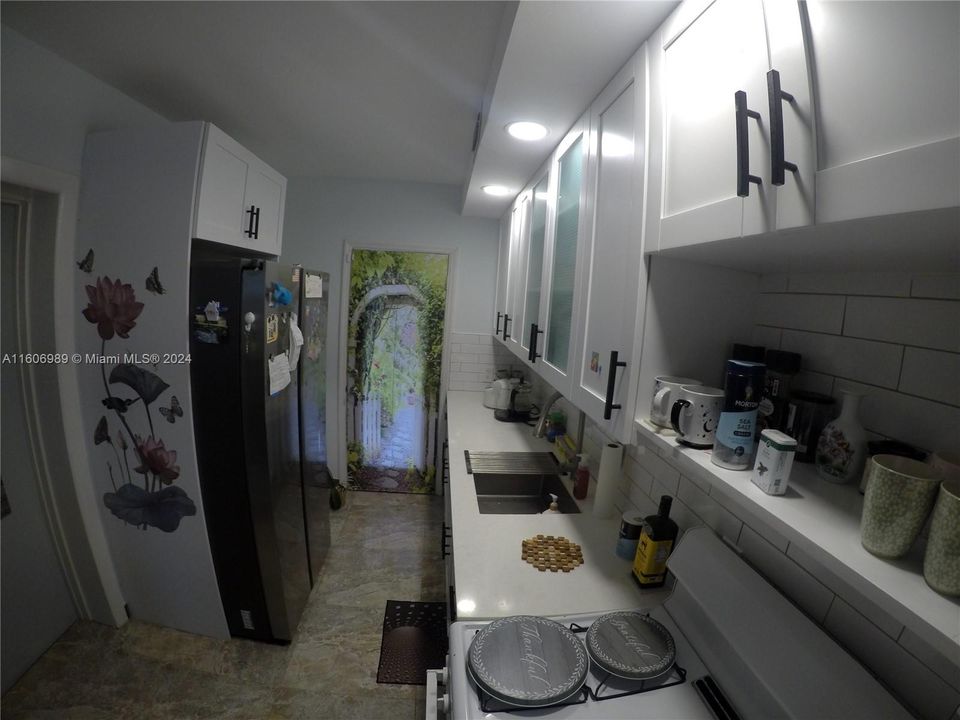 For Rent: $2,500 (2 beds, 1 baths, 866 Square Feet)