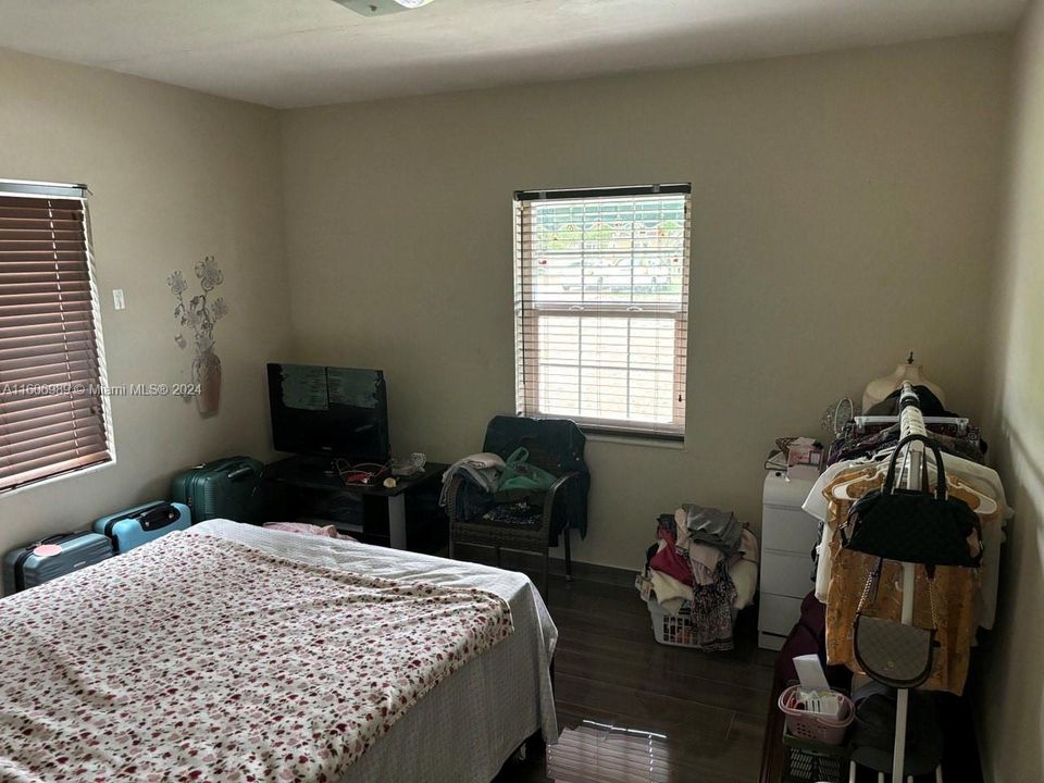 For Rent: $2,500 (2 beds, 1 baths, 866 Square Feet)