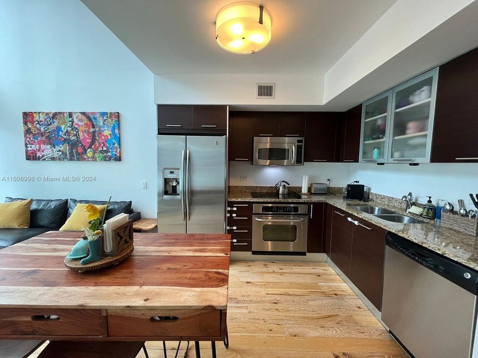 For Rent: $4,250 (2 beds, 2 baths, 1441 Square Feet)