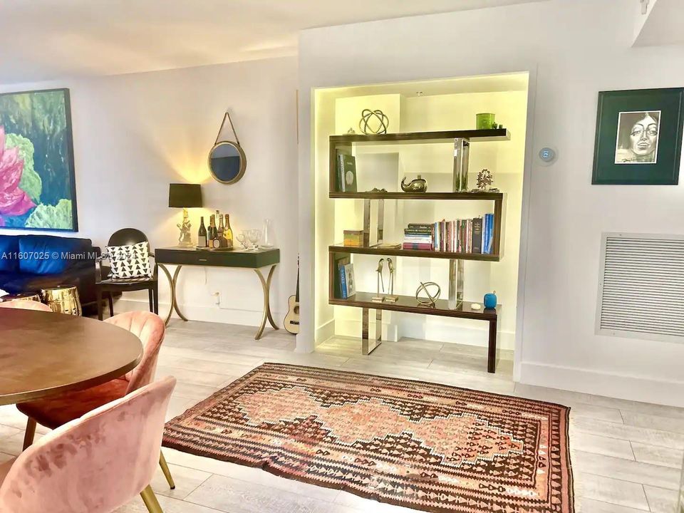 For Sale: $799,000 (1 beds, 1 baths, 905 Square Feet)