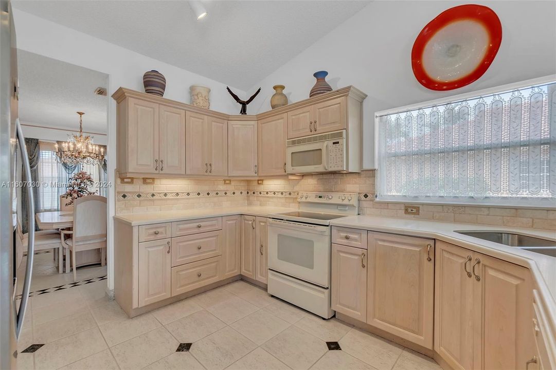 Recently Sold: $700,000 (3 beds, 2 baths, 2100 Square Feet)