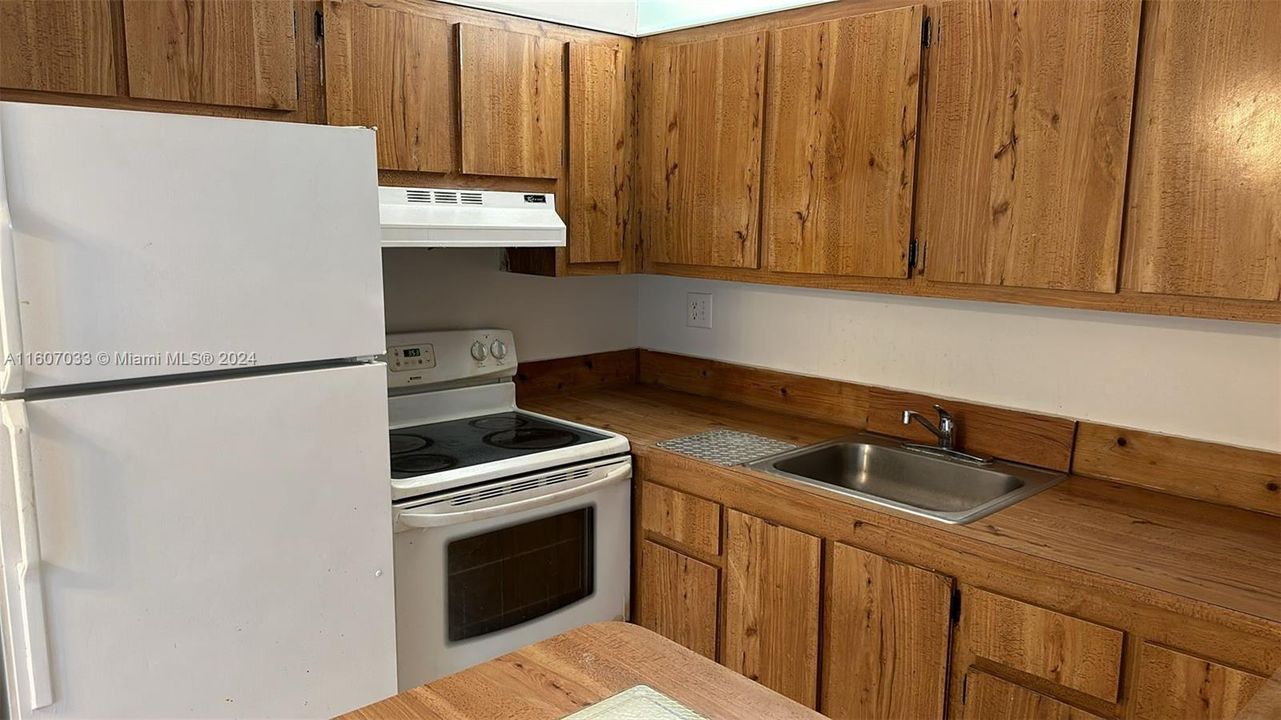 For Rent: $1,950 (2 beds, 2 baths, 816 Square Feet)