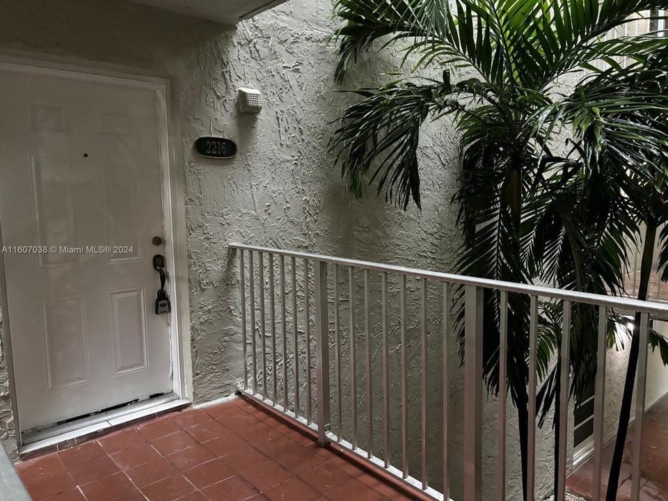 For Rent: $2,300 (2 beds, 2 baths, 960 Square Feet)