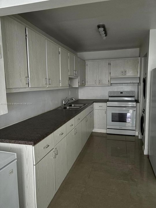 For Rent: $2,300 (2 beds, 2 baths, 960 Square Feet)