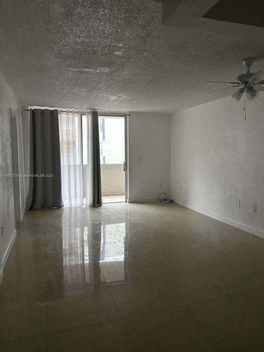 For Rent: $2,300 (2 beds, 2 baths, 960 Square Feet)