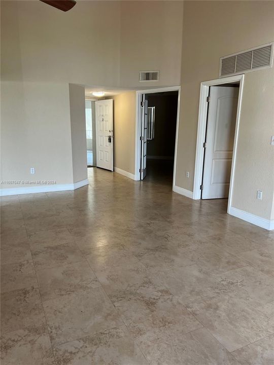 For Rent: $2,193 (2 beds, 2 baths, 1121 Square Feet)