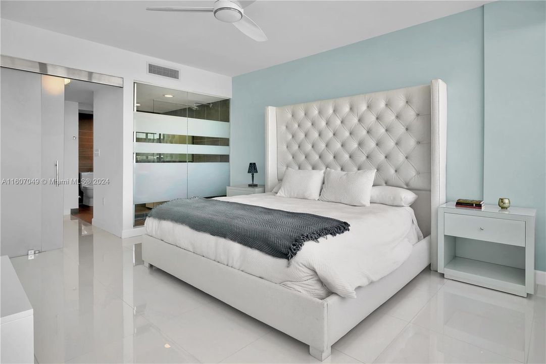 Bedroom with king size bed