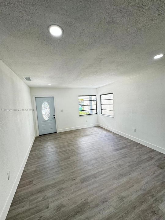 En Venta: $629,900 (3 camas, 2 baños, 1751 Pies cuadrados)