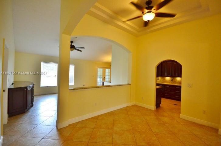 For Rent: $3,400 (3 beds, 2 baths, 1951 Square Feet)