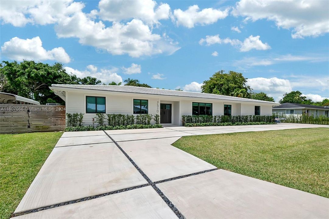 For Sale: $1,500,000 (4 beds, 2 baths, 2208 Square Feet)