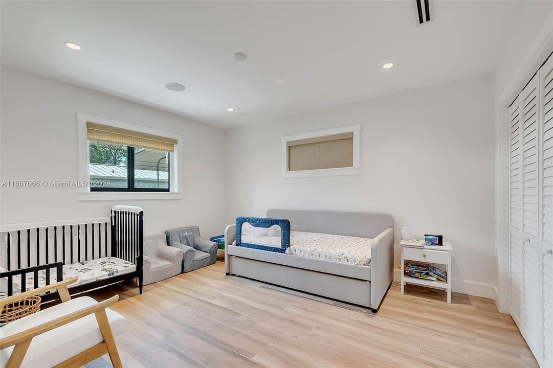 For Sale: $1,500,000 (4 beds, 2 baths, 2208 Square Feet)