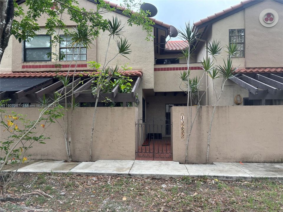 For Rent: $2,650 (2 beds, 2 baths, 1253 Square Feet)