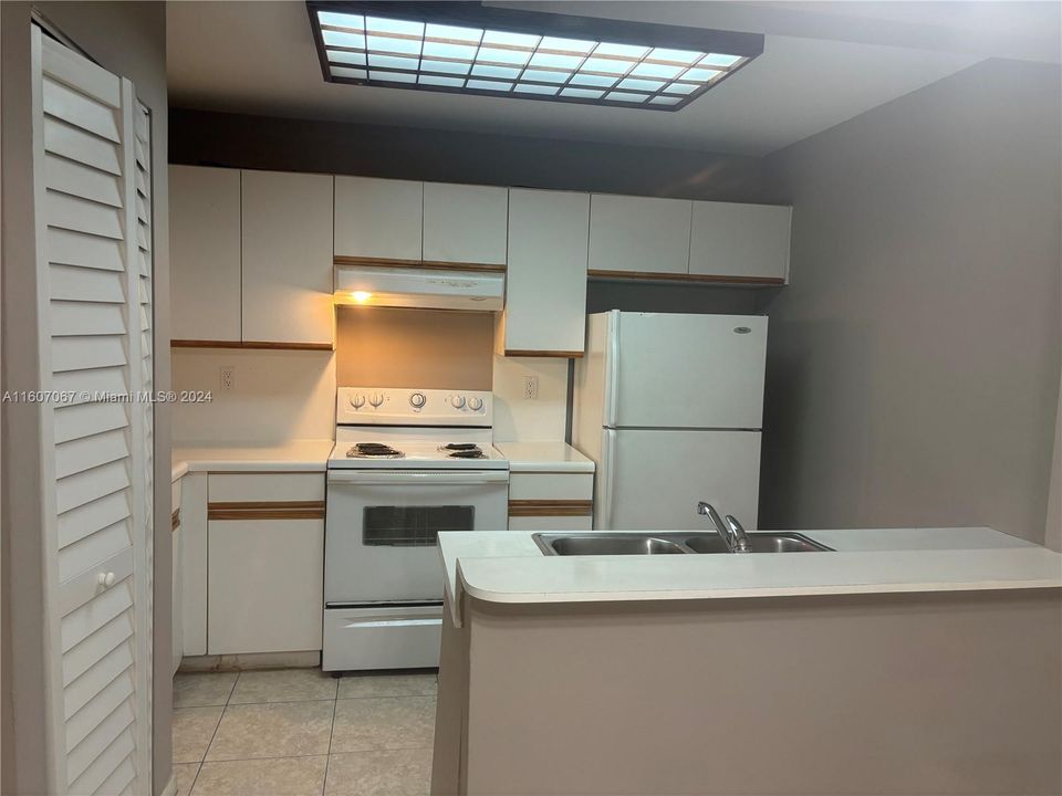 For Rent: $2,650 (2 beds, 2 baths, 1253 Square Feet)