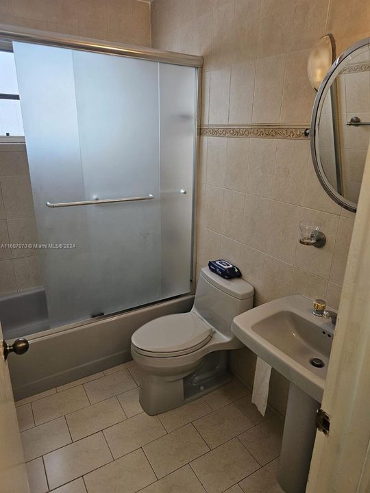 Active With Contract: $1,400 (1 beds, 1 baths, 0 Square Feet)