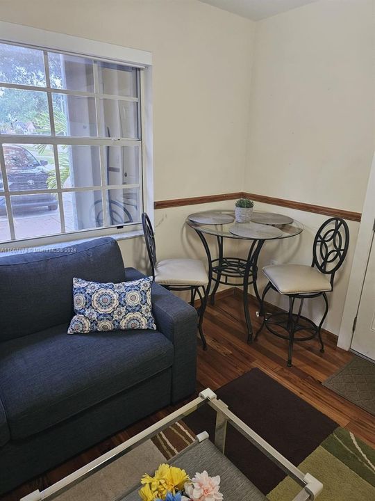 Active With Contract: $1,400 (1 beds, 1 baths, 0 Square Feet)