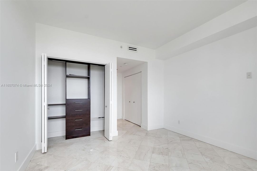 For Sale: $824,900 (2 beds, 2 baths, 1120 Square Feet)