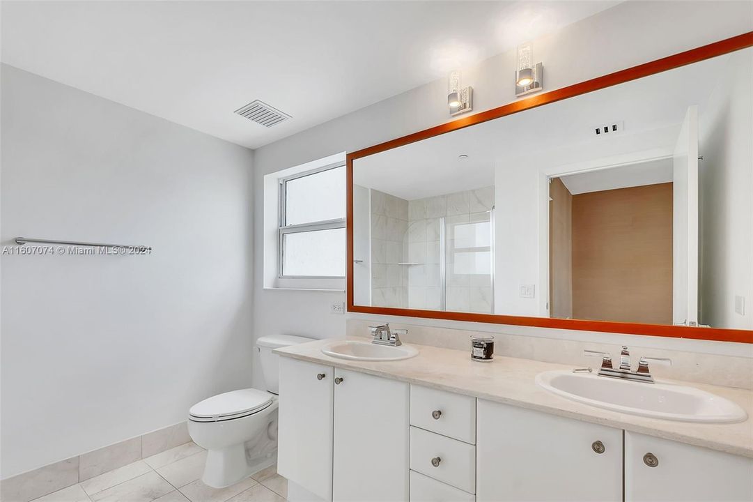 For Sale: $824,900 (2 beds, 2 baths, 1120 Square Feet)