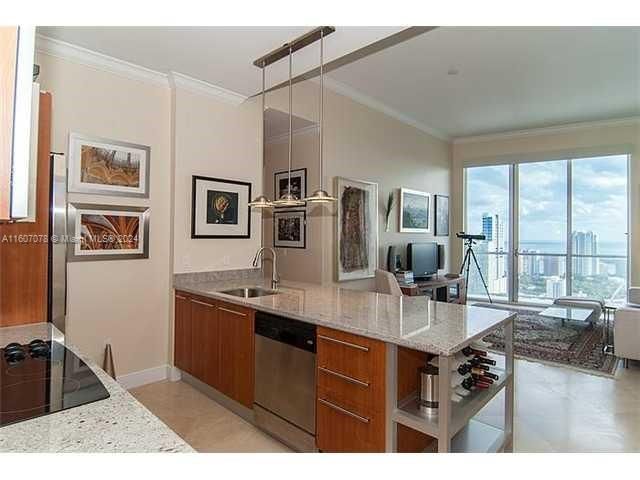 For Rent: $3,350 (1 beds, 1 baths, 871 Square Feet)