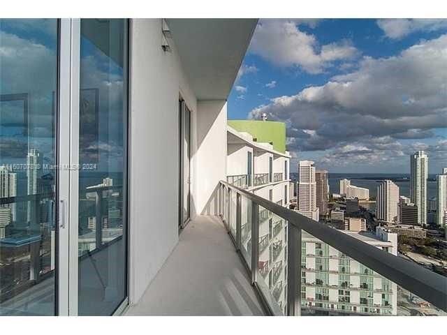 For Rent: $3,350 (1 beds, 1 baths, 871 Square Feet)