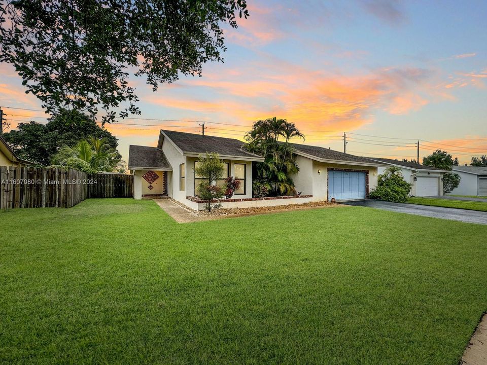 For Sale: $650,000 (3 beds, 2 baths, 1764 Square Feet)