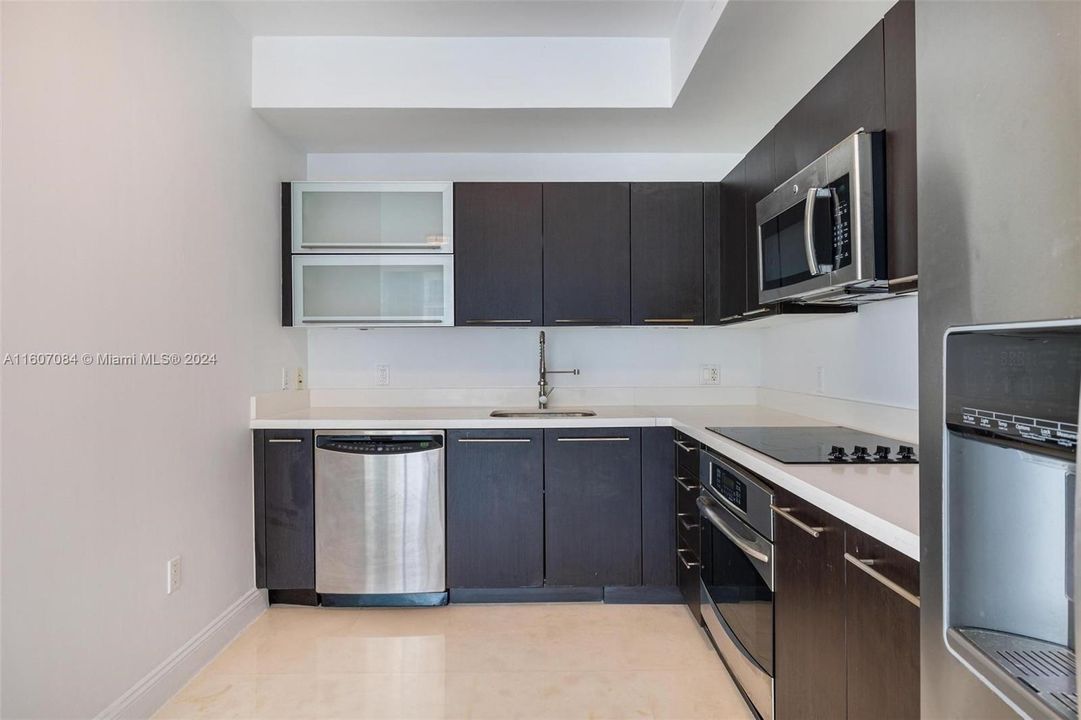 For Sale: $635,000 (2 beds, 2 baths, 1274 Square Feet)