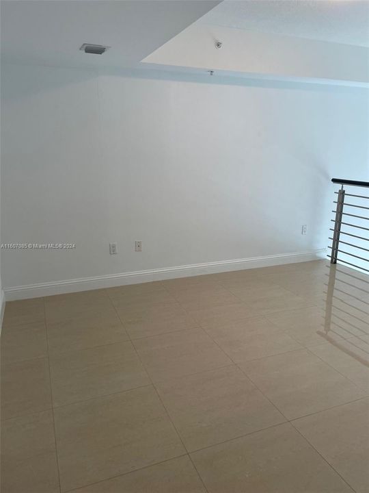 For Rent: $3,086 (1 beds, 1 baths, 987 Square Feet)