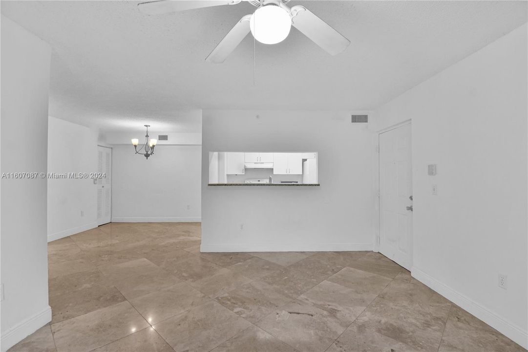 For Rent: $2,100 (2 beds, 1 baths, 817 Square Feet)