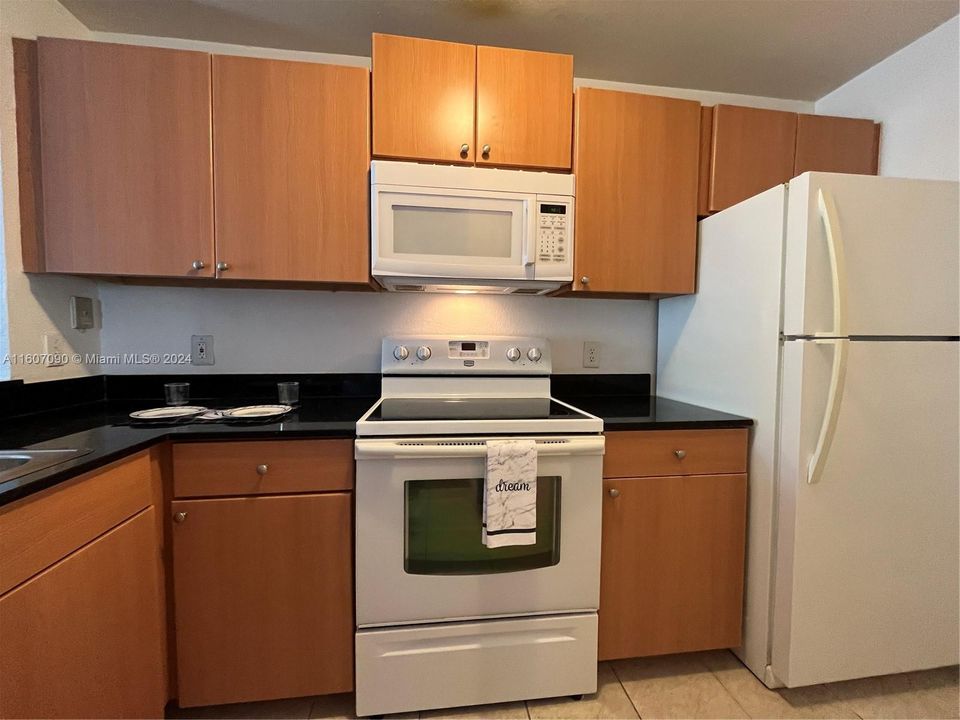 Recently Rented: $2,050 (2 beds, 2 baths, 1042 Square Feet)