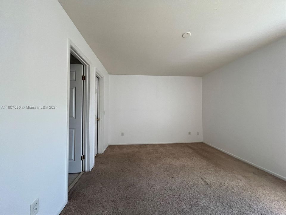 For Rent: $2,200 (2 beds, 2 baths, 1042 Square Feet)