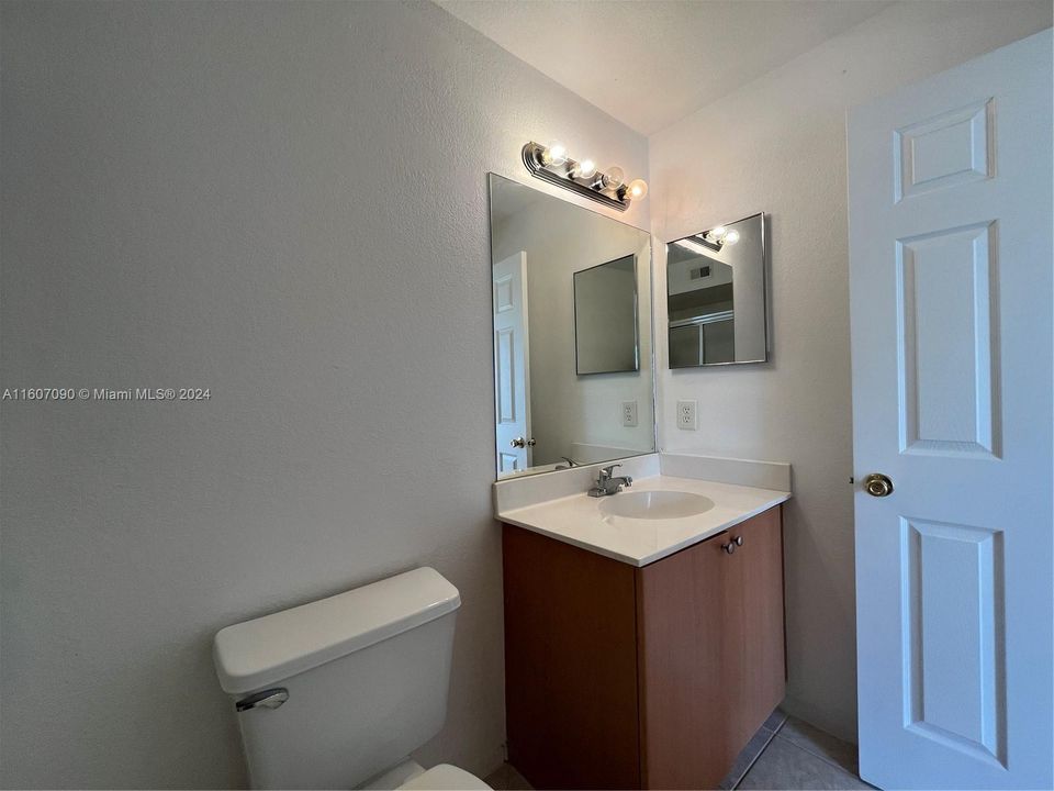 For Rent: $2,200 (2 beds, 2 baths, 1042 Square Feet)