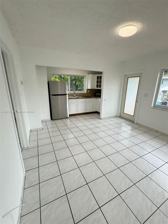 Active With Contract: $1,800 (1 beds, 1 baths, 0 Square Feet)